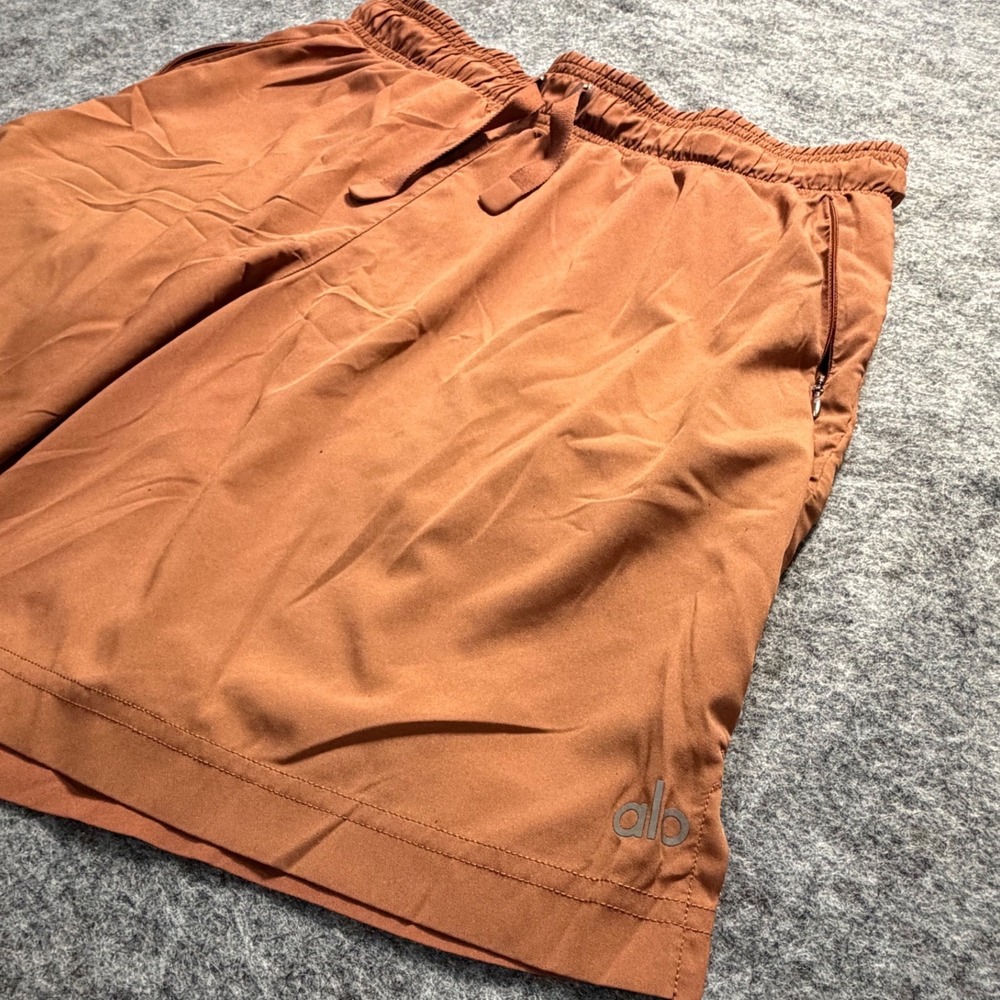 Alo Yoga Mens Medium Unity 2-in-1 Performance Shorts Rust Orange Terracota Lined